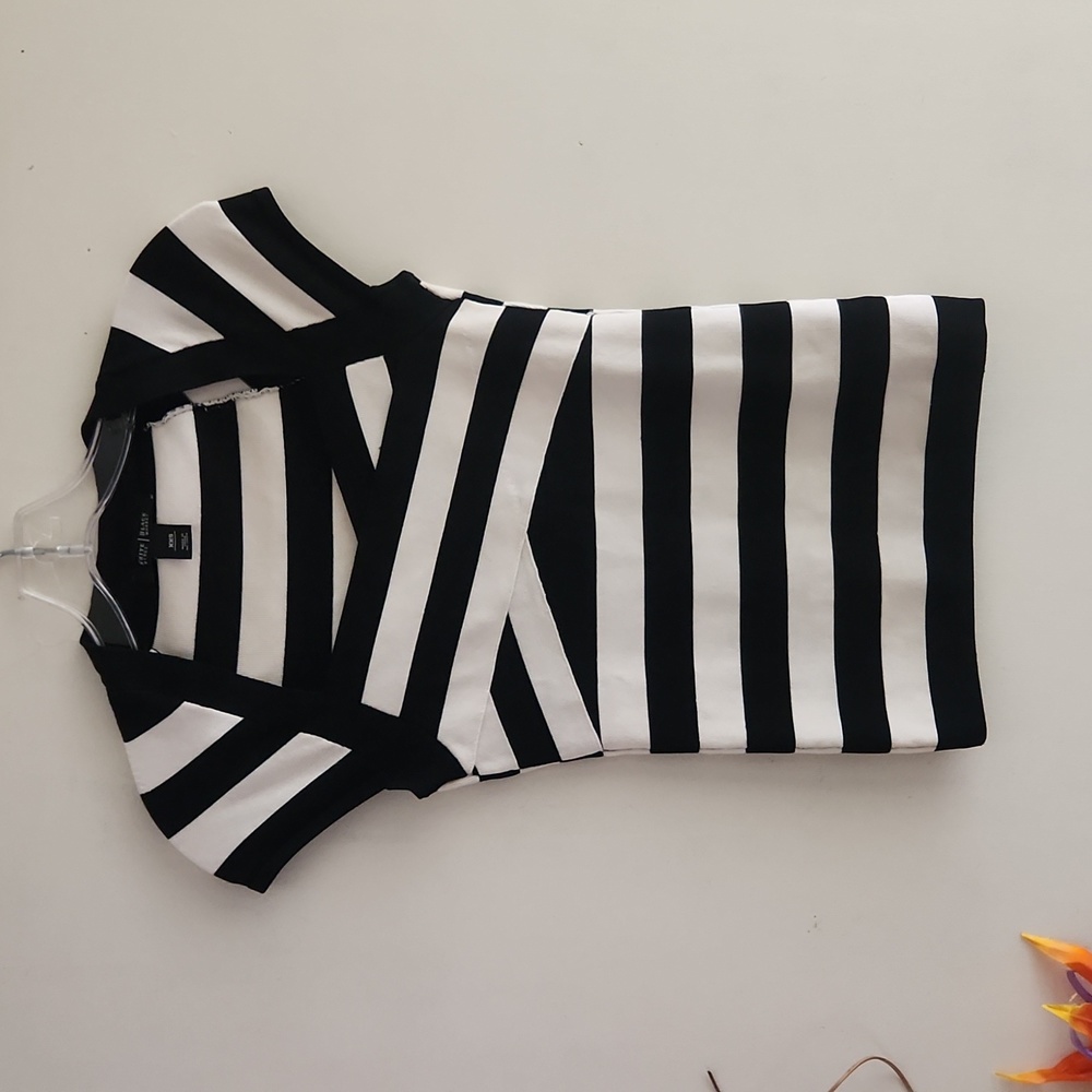 White House Black Market Black White Stripe XXS EUC Top - Picture 14 of 14